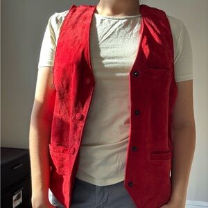 Vintage Small Red suede vest with a western-inspired vibe